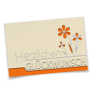 Glückwunschkarten mit ausgestanzten Blüten, Silberfoliendruck, Blindprägung und orangefarbenem Einleger aus Naturkarton